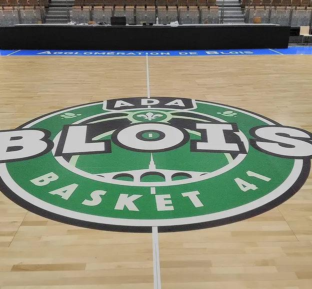 impression grand format sur parquet de basket à Saint‑Gervais‑la‑Forêt près de Blois dans le Loir-et-Cher 41